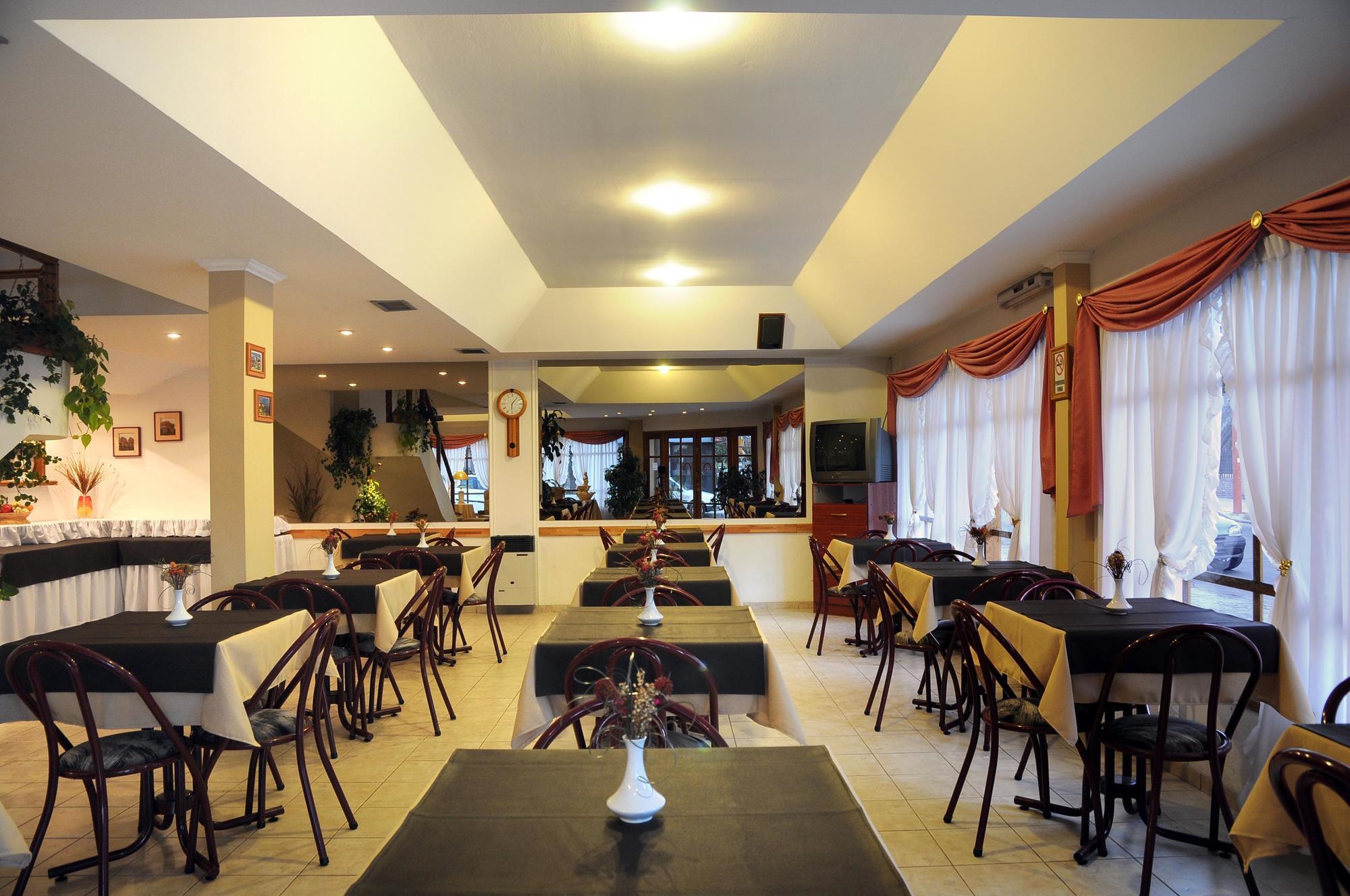 Hotel Salerno Villa Carlos Paz Buitenkant foto