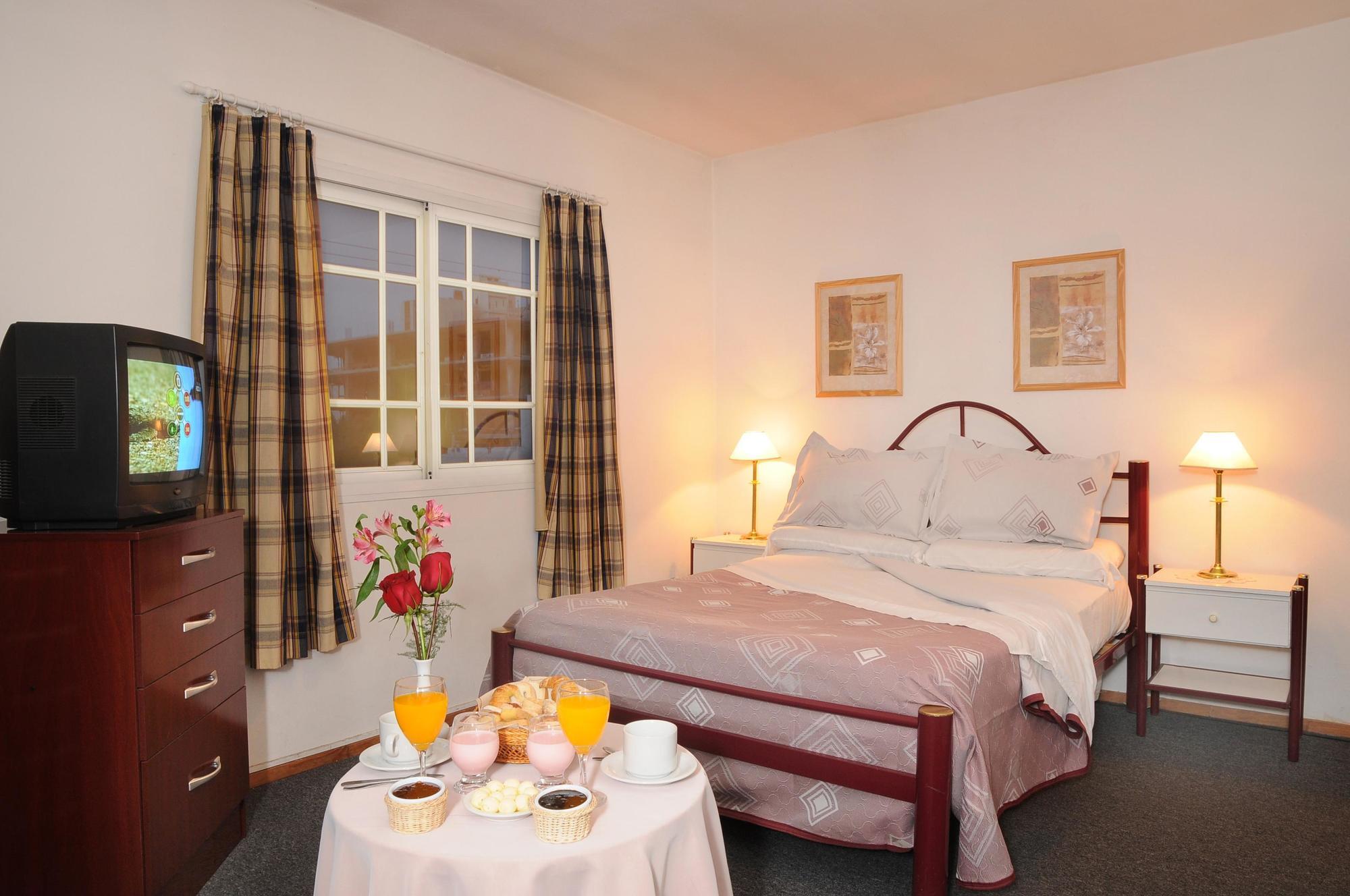 Hotel Salerno Villa Carlos Paz Buitenkant foto